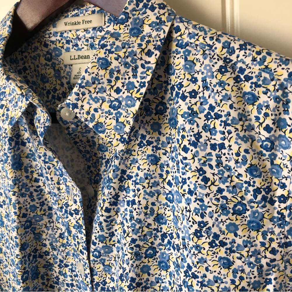 L.L. Bean Wrinkle Free Buttondown Floral Shirt. Size S.